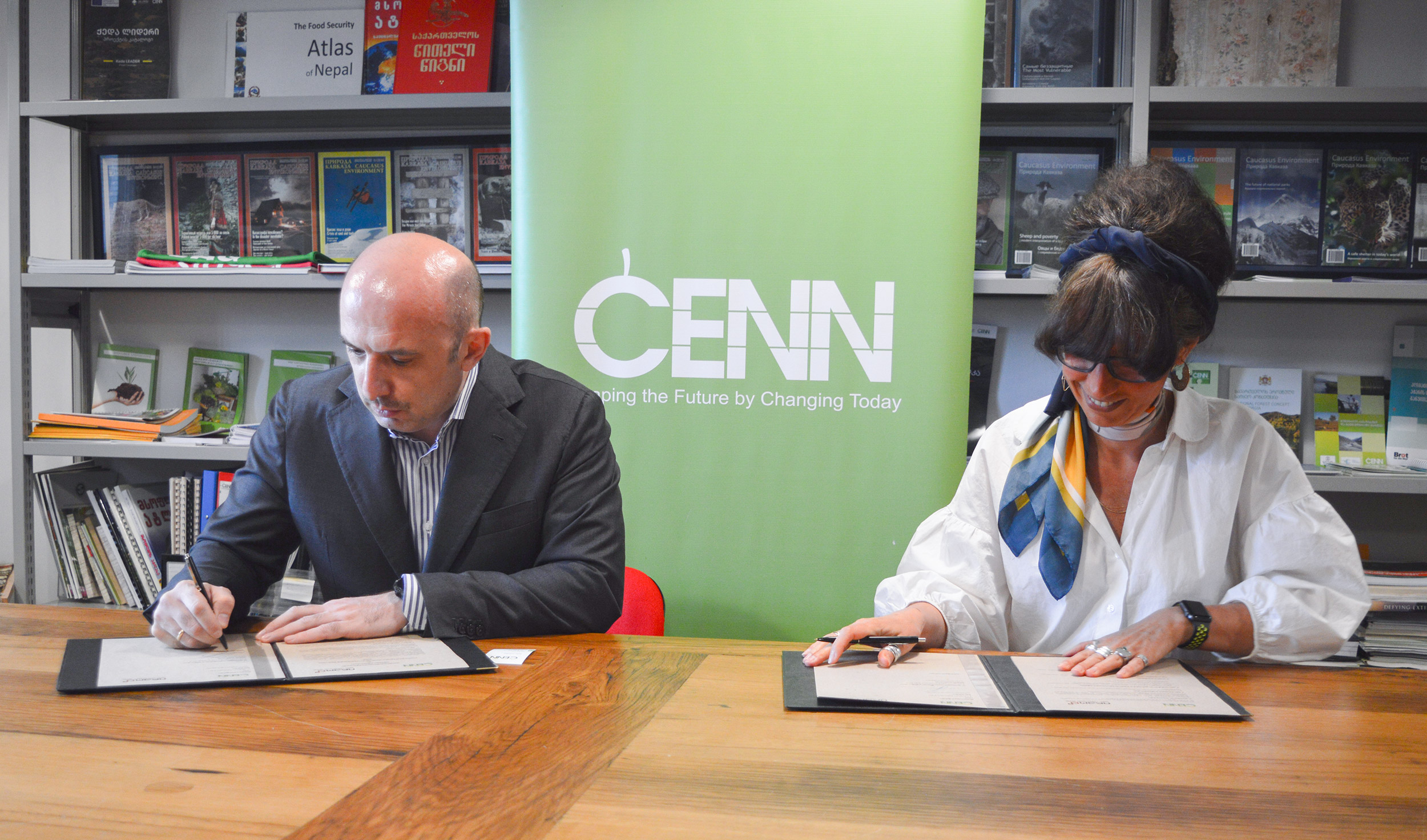 CENN and Irao Insurance Company Sign a Memorandum to Establish Environmentally Friendly Practices in Offices